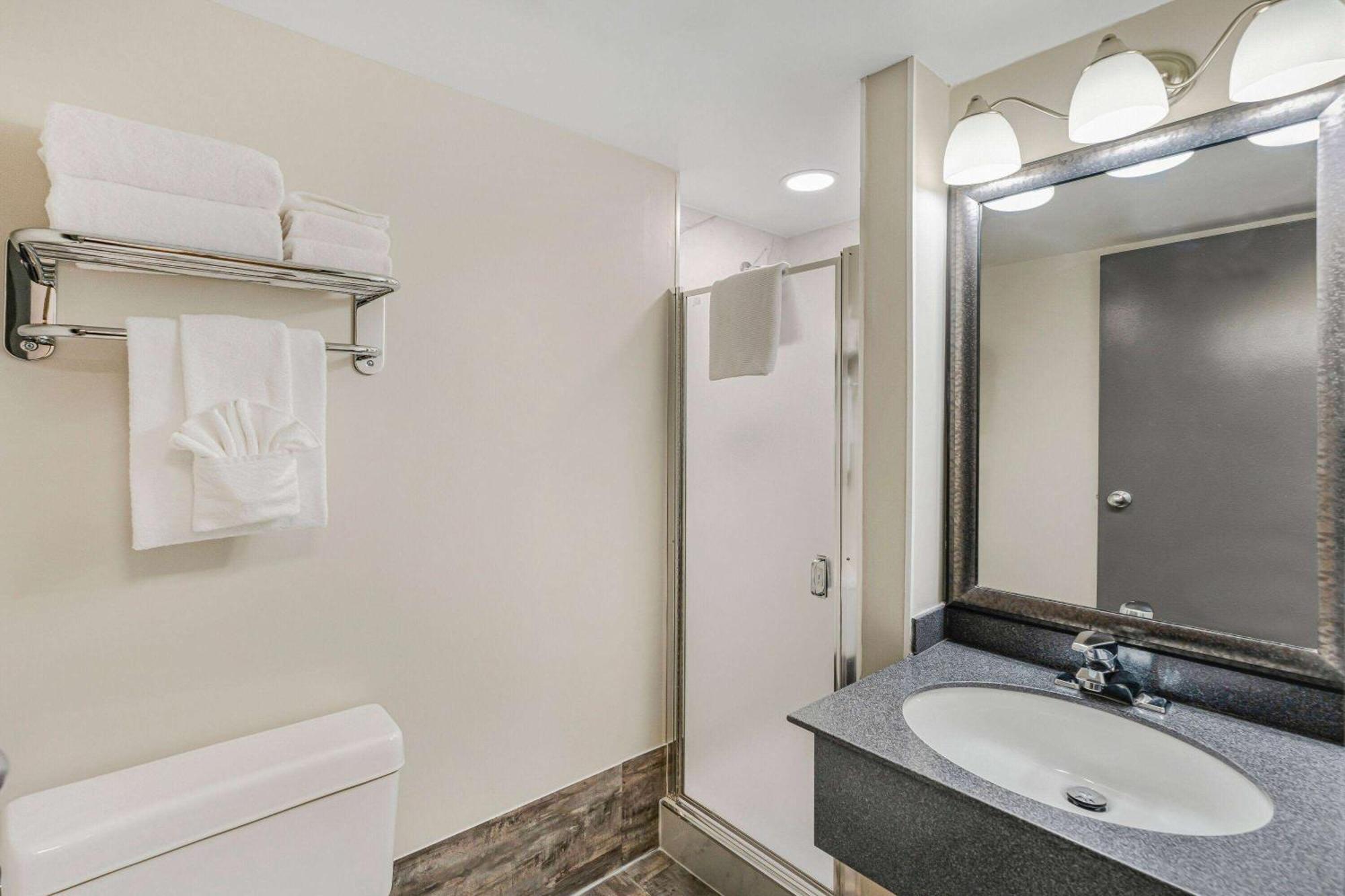 Days Inn By Wyndham Victoria On The Harbour Ngoại thất bức ảnh