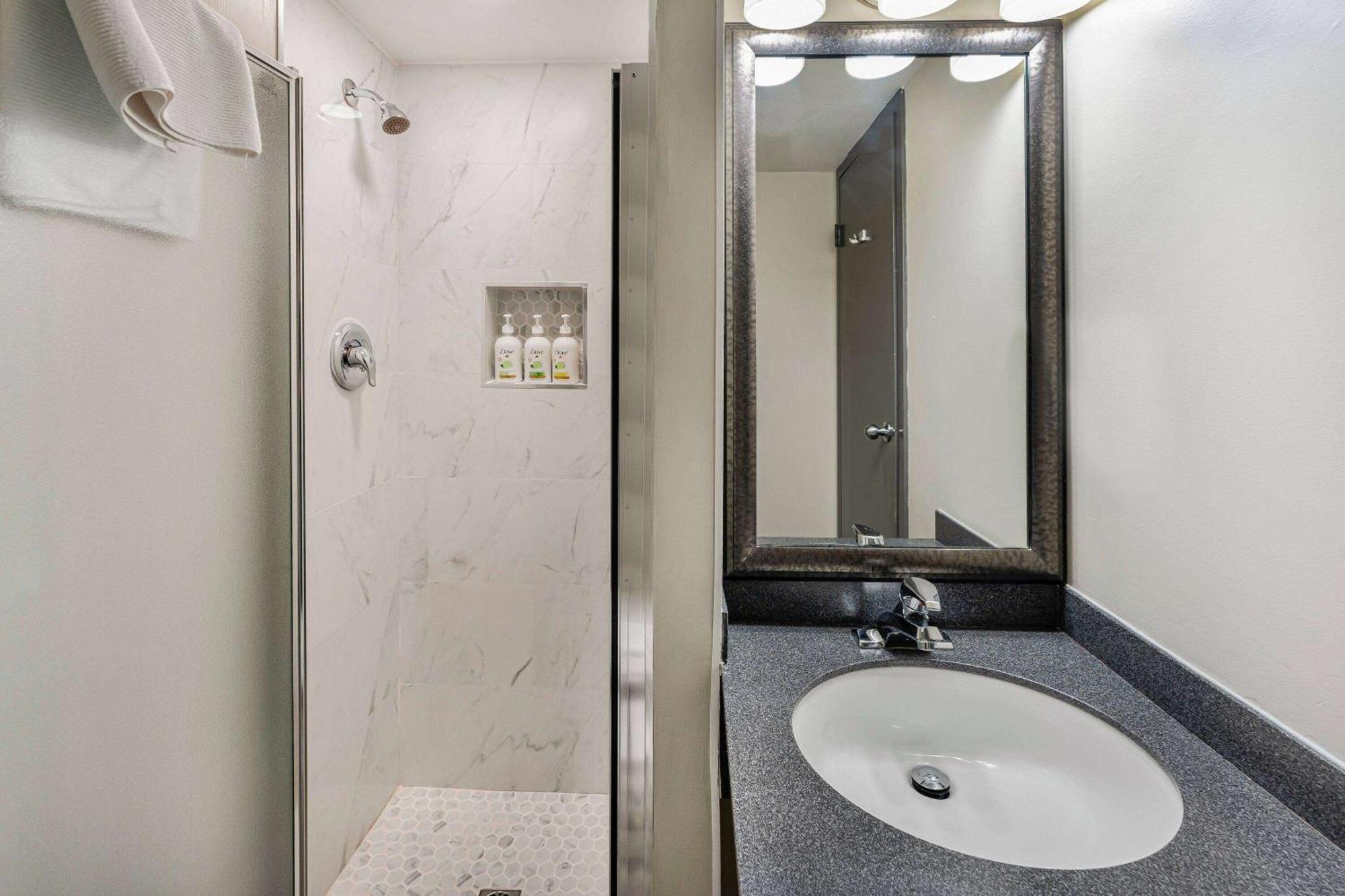 Days Inn By Wyndham Victoria On The Harbour Ngoại thất bức ảnh