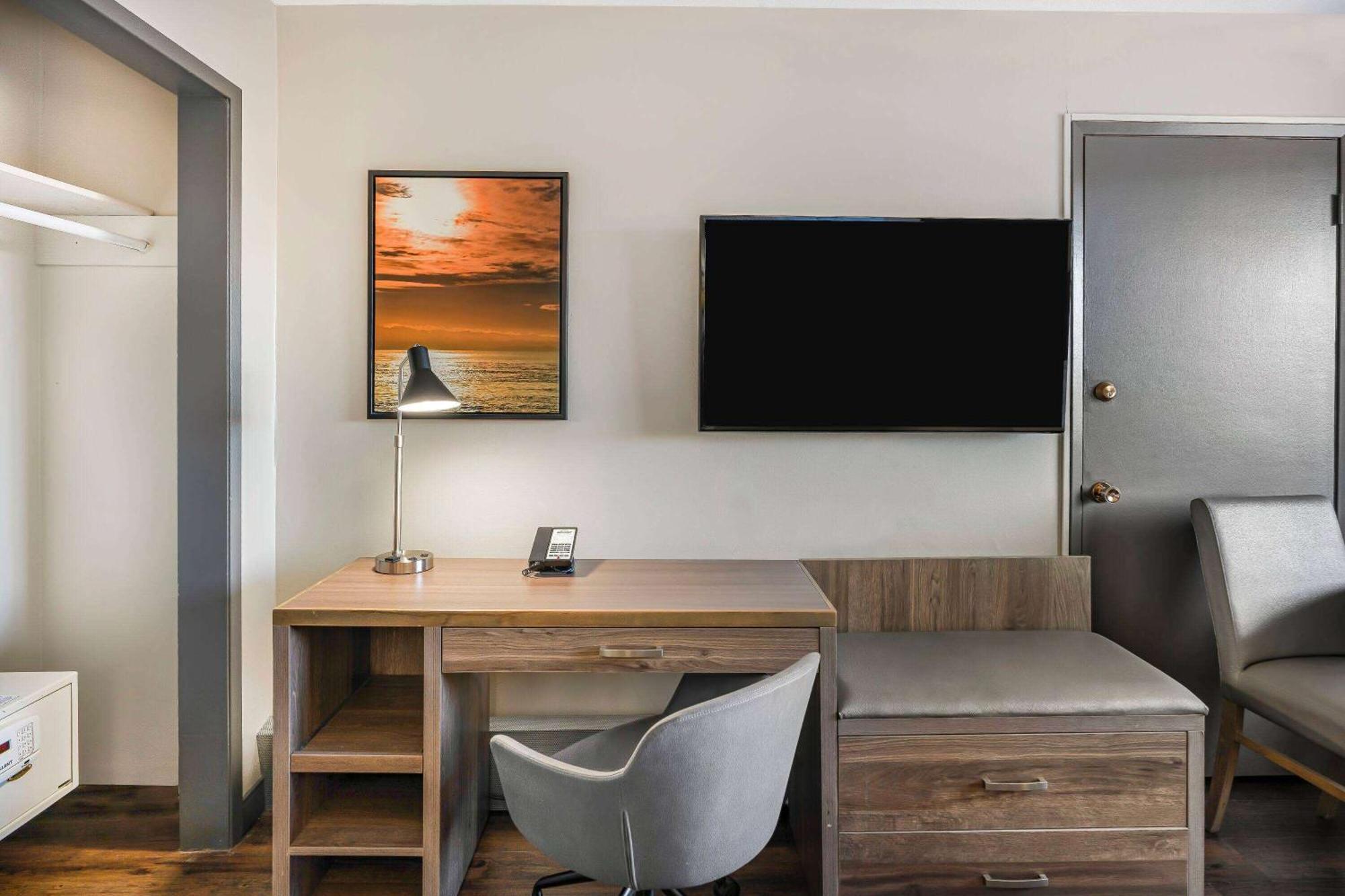 Days Inn By Wyndham Victoria On The Harbour Ngoại thất bức ảnh