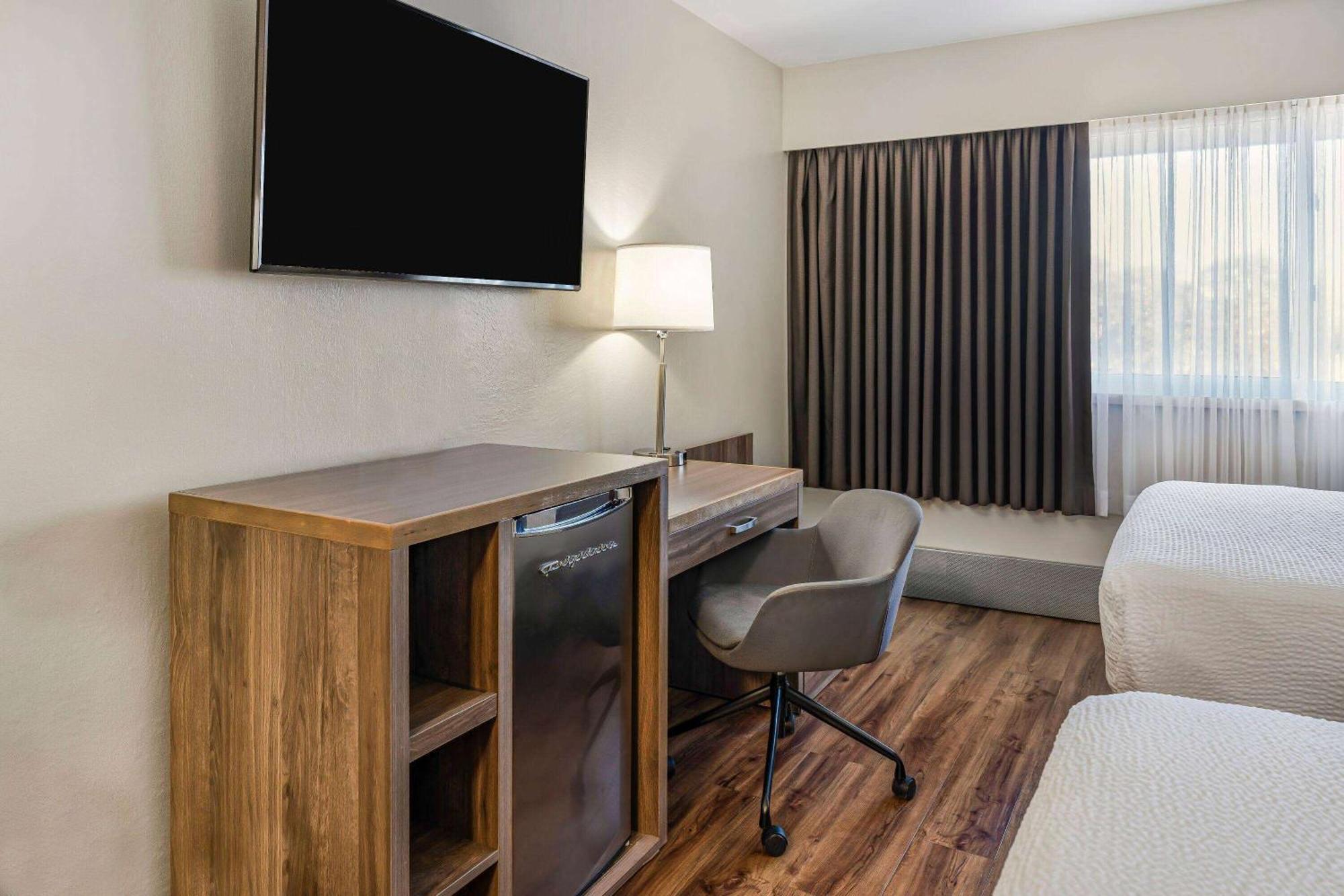 Days Inn By Wyndham Victoria On The Harbour Ngoại thất bức ảnh