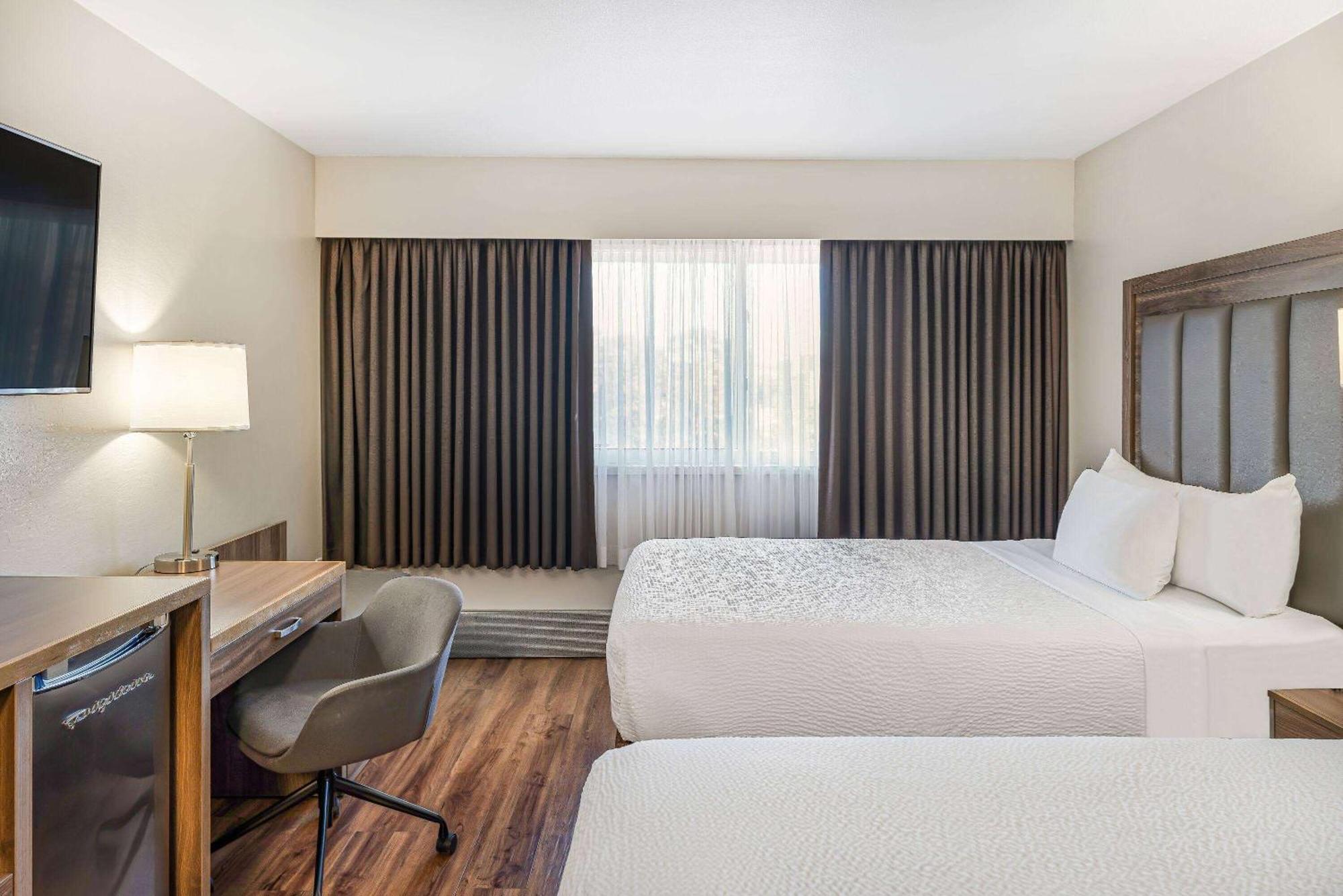 Days Inn By Wyndham Victoria On The Harbour Ngoại thất bức ảnh