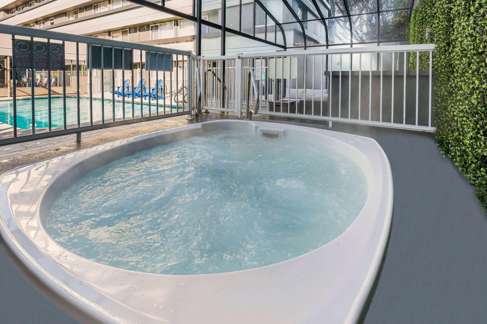 Days Inn By Wyndham Victoria On The Harbour Ngoại thất bức ảnh