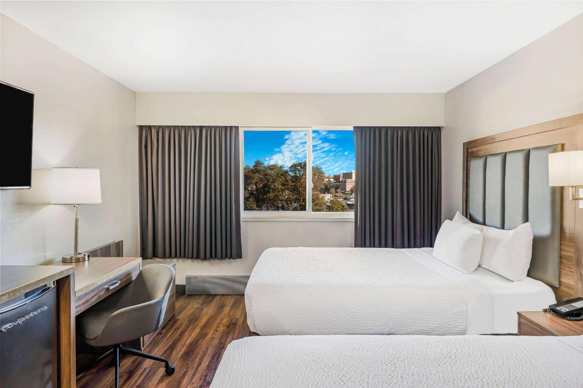 Days Inn By Wyndham Victoria On The Harbour Ngoại thất bức ảnh