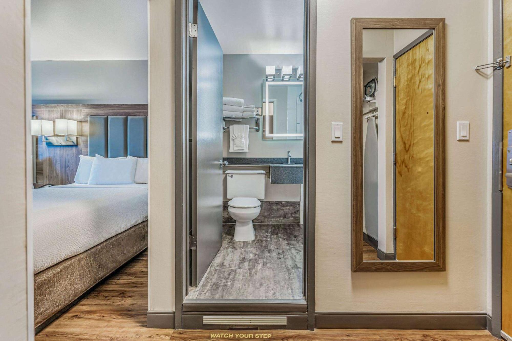 Days Inn By Wyndham Victoria On The Harbour Ngoại thất bức ảnh